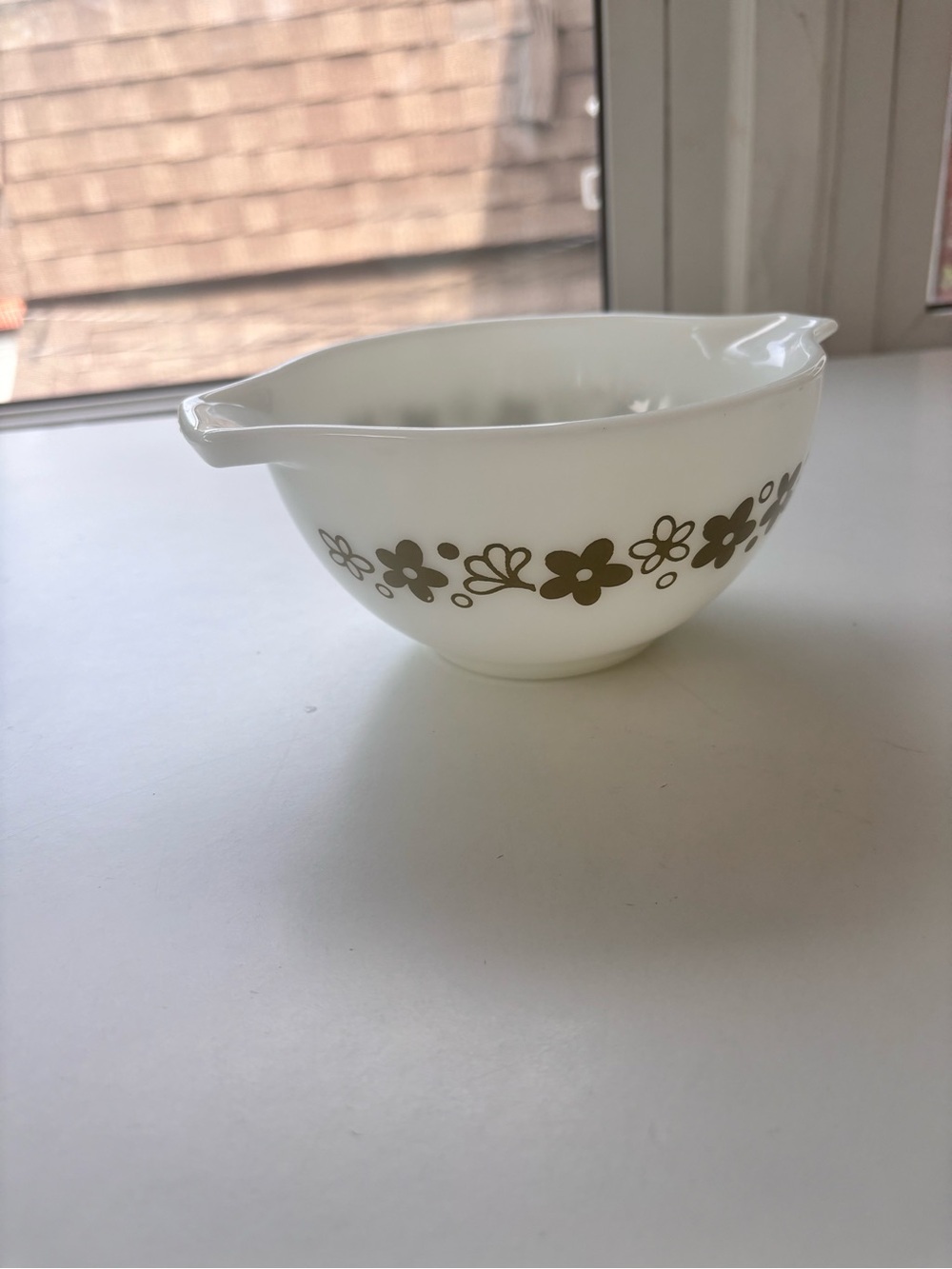 Pyrex Mixing Bowl - Daisy Pattern